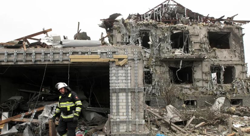 Több ezren maradtak meleg otthon nélkül Kijevben egy orosz csapás után