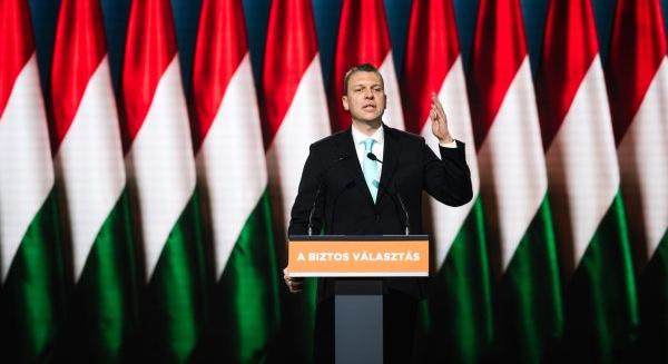 Menczer Tamás: kiderült, hogy Magyar Péter kettős életet él