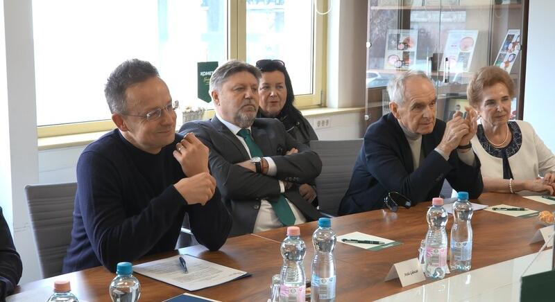 Szijjártó: 400 új munkahely Kaposváron