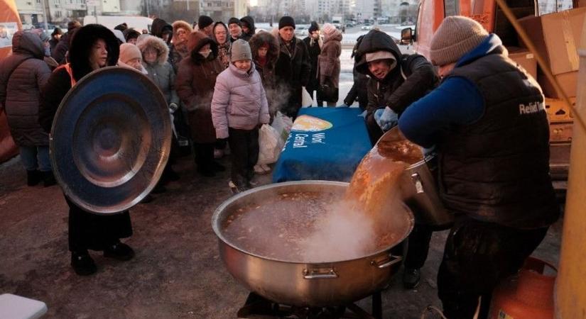 Nagy bajban az ukránok, az orosz csapások után fagyoskodnak áram és víz nélkül