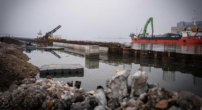 Magyarország visszakapja a tengeri kikötőjét: megszólalt az államtitkár, így zajlik a rendkívüli építkezés – „Ez történelmi beruházás”