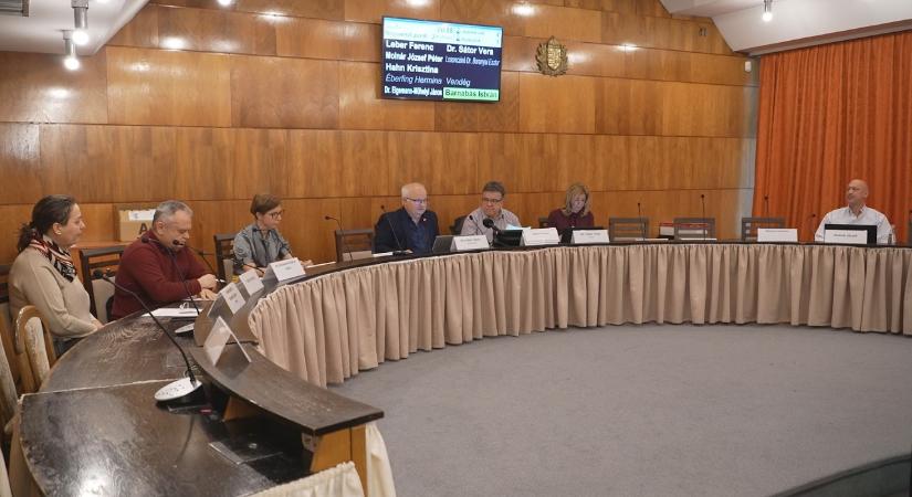 A büdzsét is véleményezték