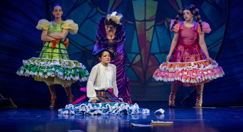 Csillogó gyermekszemek előtt debütált a Hamupipőke Kecskeméten – fotók