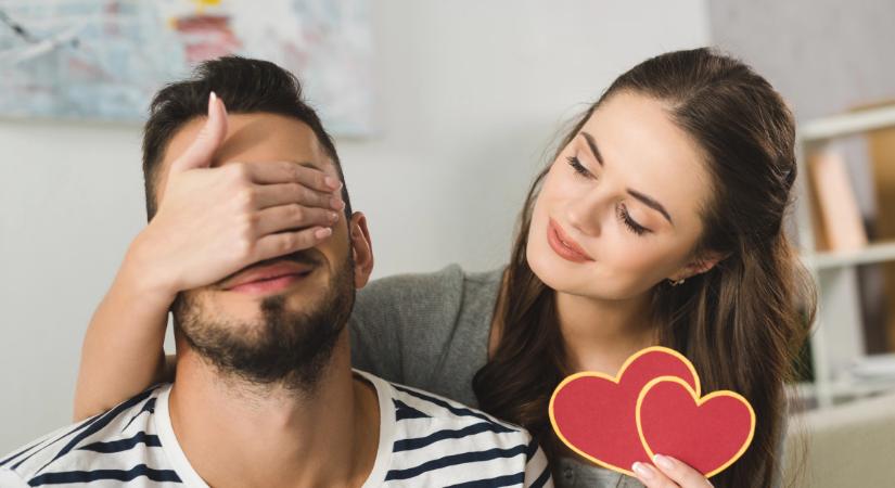 Lepd meg magad, ha más nem fog! Valentin-napi tippek pároknak és szingliknek is