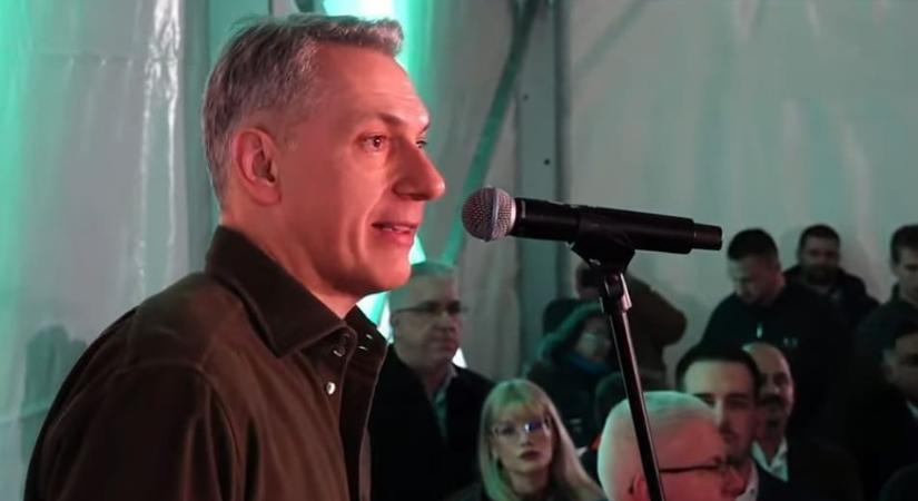 Pécelen is tüntetők várták Lázár Jánost, aki uszítóknak és ukránpárti uraknak nevezte őket