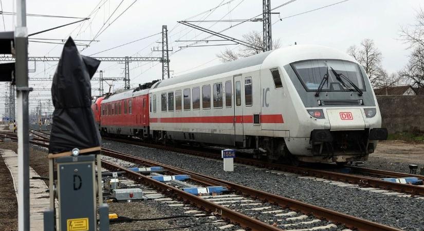 Ma már 160 kilométer/órával hasított a Budapest–Belgrád-tesztvonat Kiskunhalasnál – videó