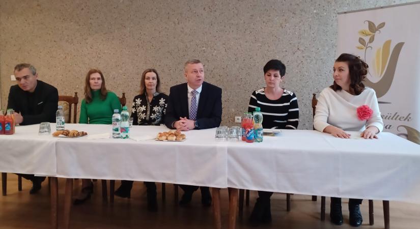 Generációk sorát várja az Összetartozás Táncába a Megbecsültek Társasága