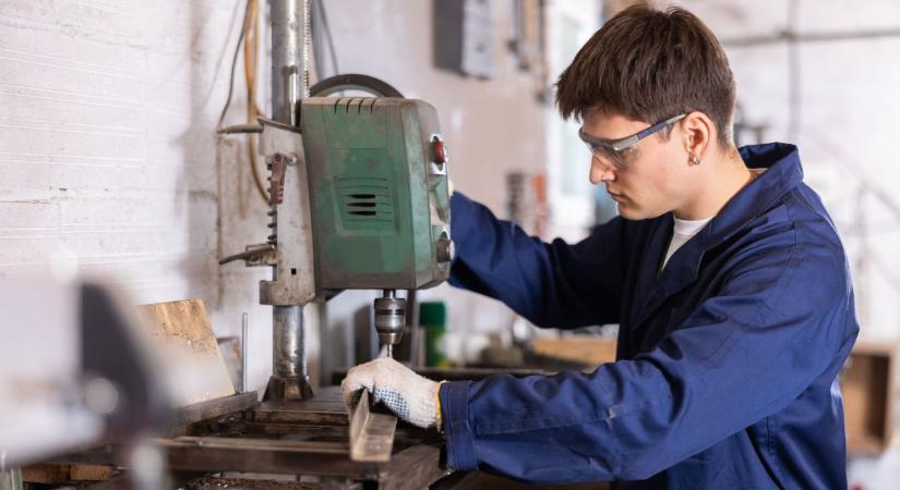 Betiltanák a vasárnapi munkavégzést az első európai országban: kötelező lenne a munkaszüneti nap – a kormány felszólította a boltokat, hogy ne nyissanak ki