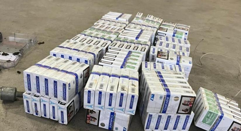 Cigarettarejtekhelyek miatt veszítette el autóját egy apa és fia a szlovák határon