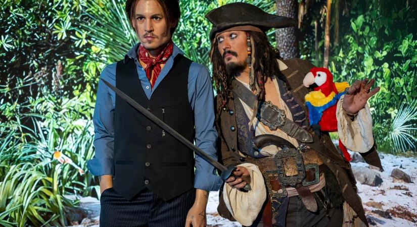 JACK SPARROW MUTATTA BE JOHNNY DEPP VIASZFIGURÁJÁT
