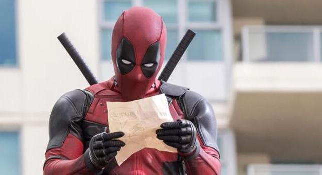 10 éves a Deadpool, amit majdnem tönkretett a stúdió egy 12-es karikával