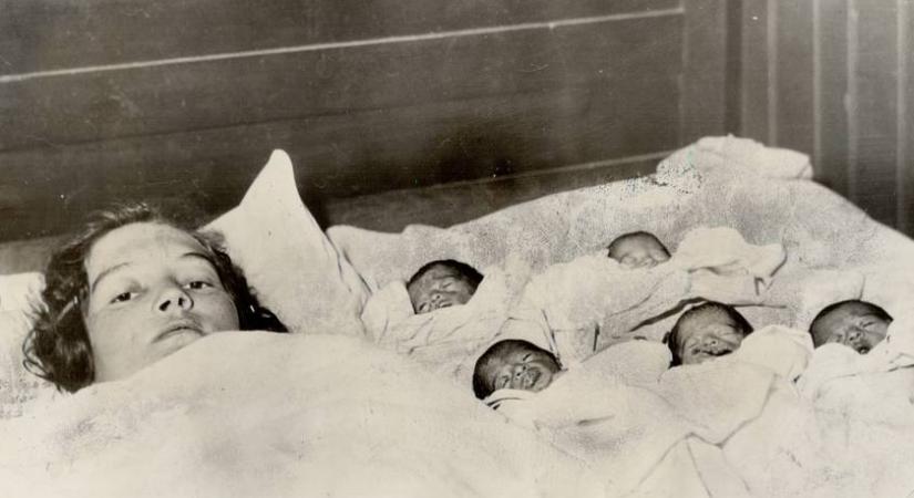 Emberi állatkertben mutogatták a világ első ötös ikreit, apjuk árulta a róluk készült képeket