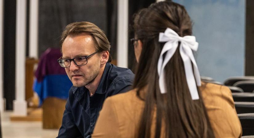 Egy eltűnt közösség nyomában: mit őriz meg Mocsáról az emlékezet?