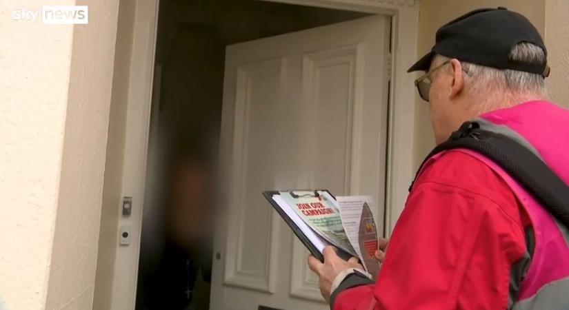 Brighton: önkéntesek járnak házról házra listákkal és Izrael bojkottjára szólítanak fel