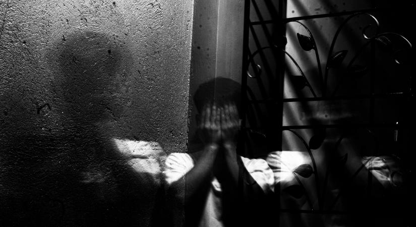 Egy szellem miatt kellett elhagyniuk a házukat, az ördögűző nagy felfedezést tett