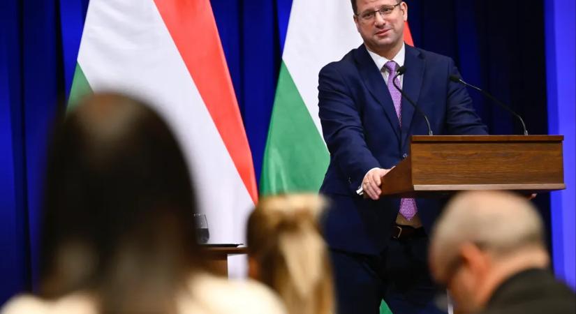 Gulyás Gergely csúsztatásokkal próbálta elkenni a Samsung súlyos mérgezéseinek ügyét