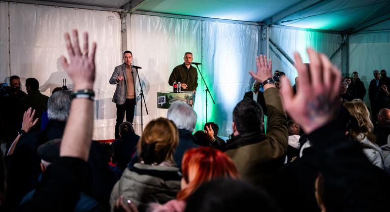 Ez a fickó legalább nem keni el a sz*rt – Rajongás és gyűlölet a péceli Lázárinfón