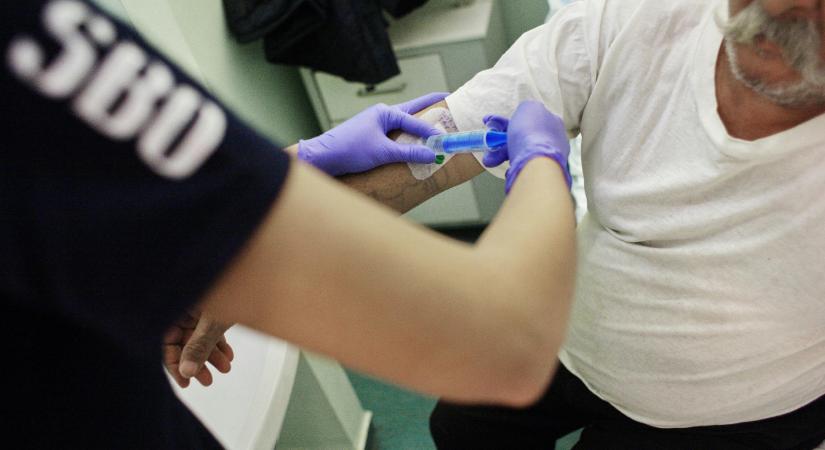 „A beteg nem tudja, hogy a sztrókgyanúját egy plasztikaisebész-rezidens látja el” – lazítottak a szabályokon a Szent Imre Kórház sürgősségijén