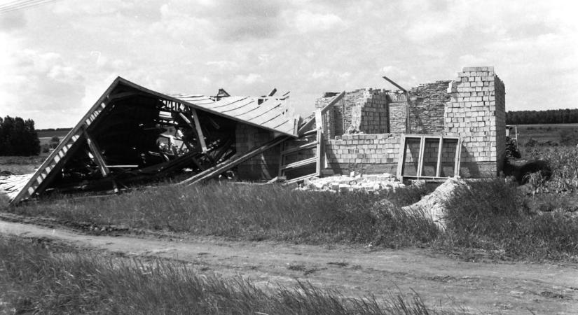 Tornádó rombolt a Balaton déli partján – házak tucatjai sérültek – fotók!