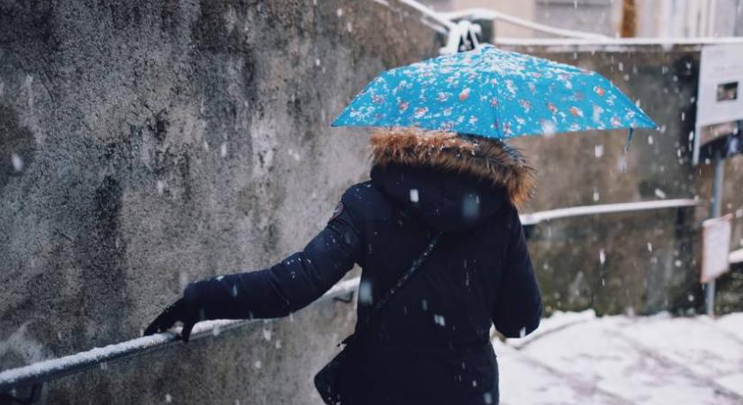 Drasztikus fordulat jön az időjárásban a hétvégén: brutális széllökések, és havazás is jöhet ezekben a vármegyékben