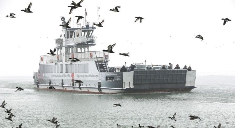 A Balaton a vízről az igazi – a kompok mától egy órával tovább járnak