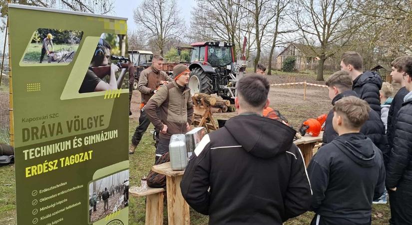Szívvel-lélekkel mutatták meg szakmájukat a jövő generációjának