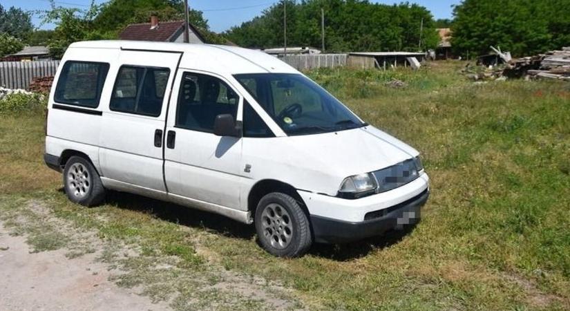 Eltiltás alatt, jogosítvány nélkül: kétszer bukott le ugyanazzal az autóval