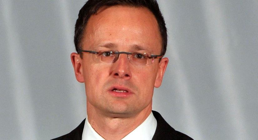 Szijjártó tombol, már reggel 6-kor a plafonon volt