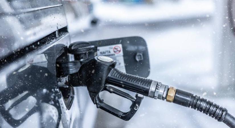 Szombaton ilyen benzinárra számíthatnak az autósok: a gázolajért ennyit kell majd fizetni