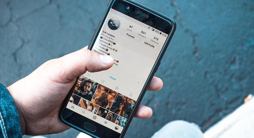 Megszüntetné a végtelen görgetést az Európai Bizottság