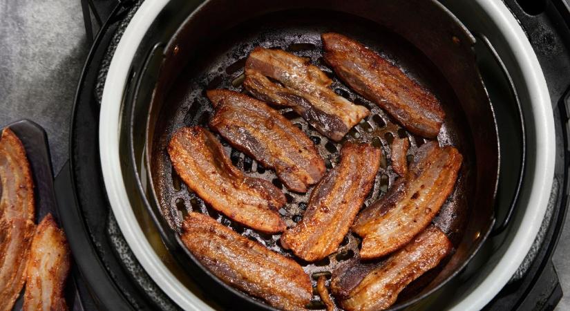Serpenyő, sütő vagy forrólevegős sütő? Így lett a bacon igazán ropogós