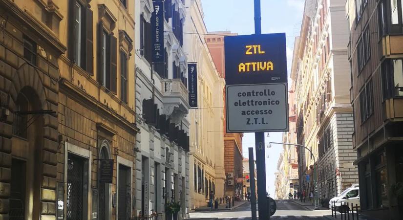 Olyan sok a villanyautó, hogy fizetniük kell a behajtásért!