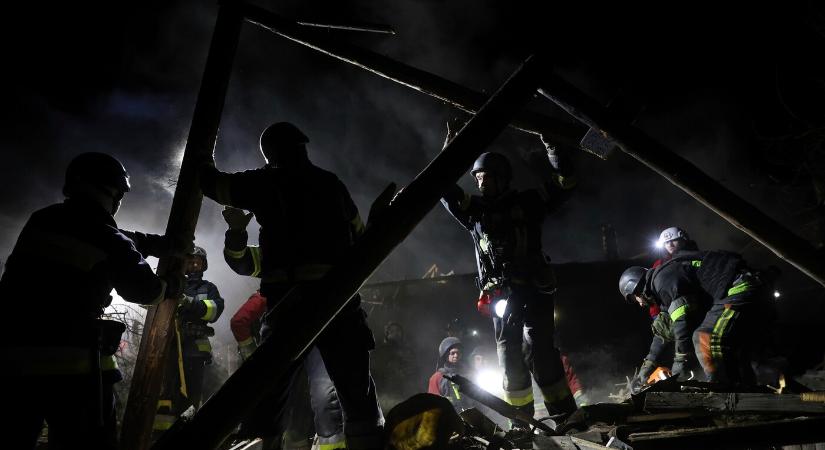 Éjszaka több mint 150 drónt és egy rakétát vetett be ukrajnai célpontok ellen az orosz hadsereg