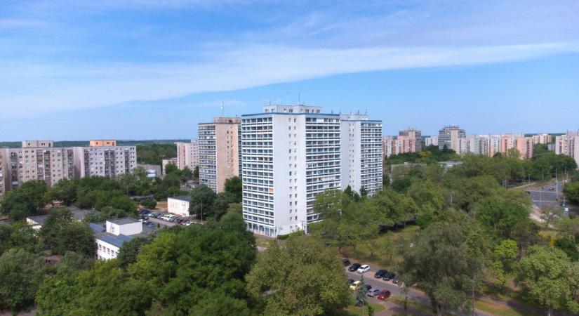 Megtiltották a beköltözést egy magyar emeletes ház legfelső emeletére, az ok rendkívüli