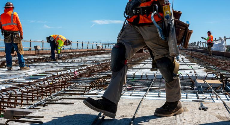 2025-ös bizonyítvány: vergődik a korábbi jó tanuló iparág, és ezt megérzi a magyar gazdaság