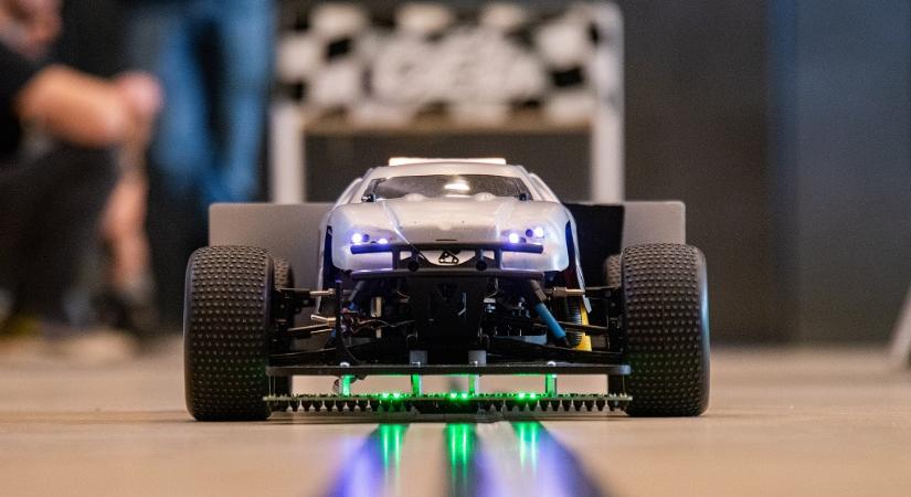 A jövő mérnökei csapnak össze a 2026. február 14-i RobonAUT versenyen