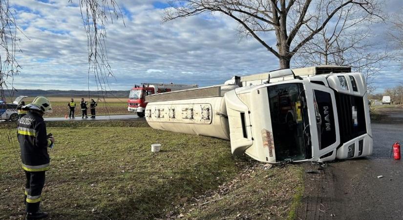 Oldalára borult egy terményszállító szerelvény