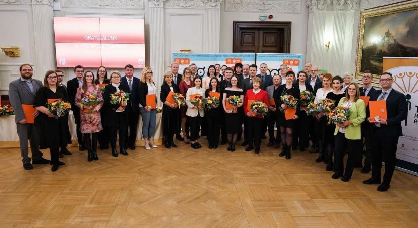 Rangos díjat vehettek át a PTE oktatói