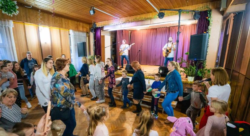 Tintanyúl, zene és mosoly: Így köszöntötték a tavaszt