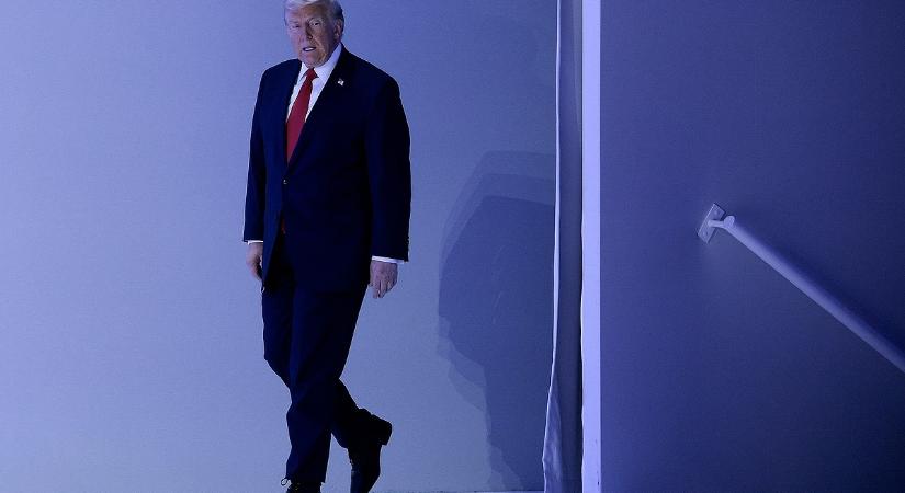Trump kiszáll? Ha nem jól sakkozik, felfalhatja őt a belpolitika