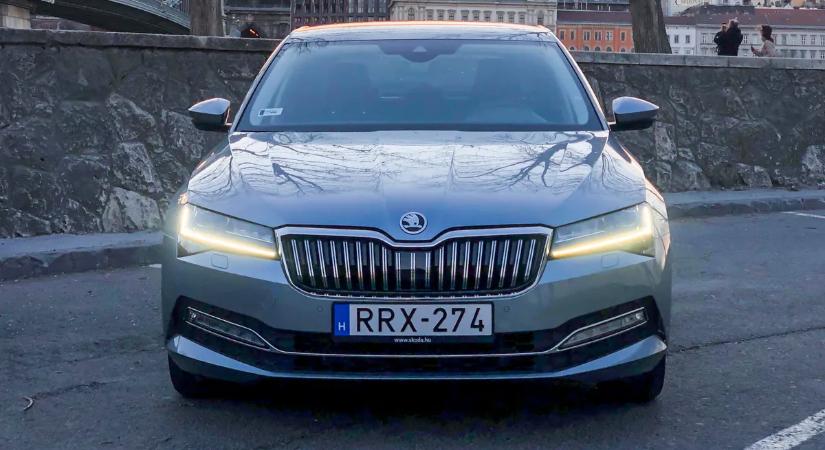 Ezeken a használt autókon nem látni, hogy több százezer km-t tekertek vissza a futásból