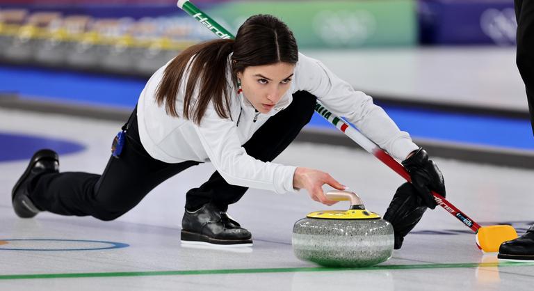 Az olaszok megigéző tekintetű és temperamentumos curlingeséből tökéletes Bond-lány lehetne