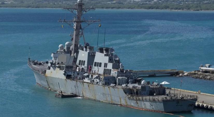 Drámai pillanatok: Ütközött egymással két hadihajó – videó