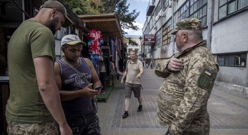 Fogytán az ukrán társadalom türelme – a kényszersorozásokról készült felvételek láttán ez nem is csoda