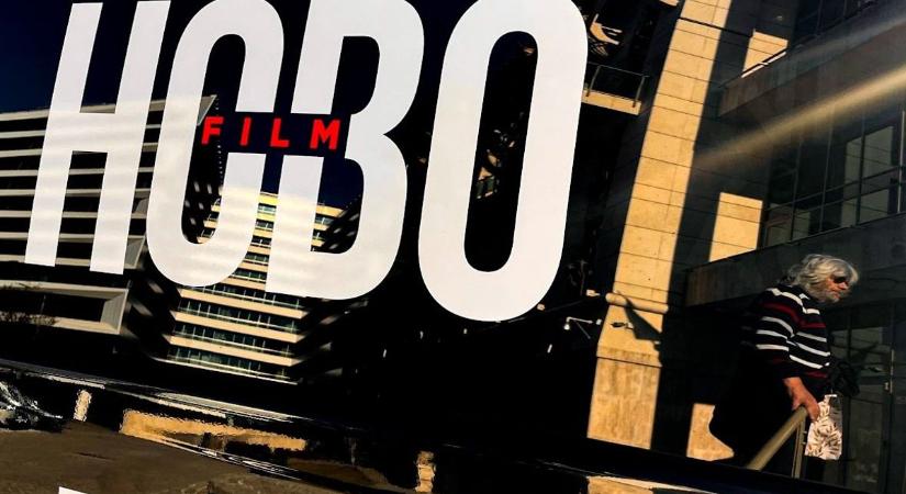 Nyolcvanévesen újabb együttest alapított, pedig ő Magyarország legpocsékabb énekese – már látható a Hobo-film