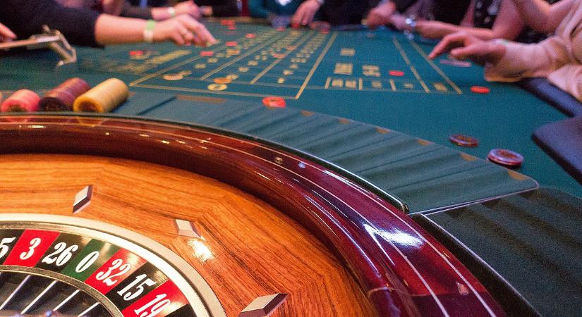 Élőzenével, grátisz büfévacsorával és extra nyereményekkel nyitott újra a debreceni kaszinó