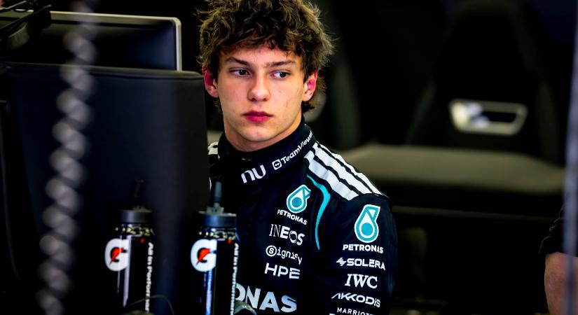 Mosolygott pilótája balesetén a Mercedes-főnök