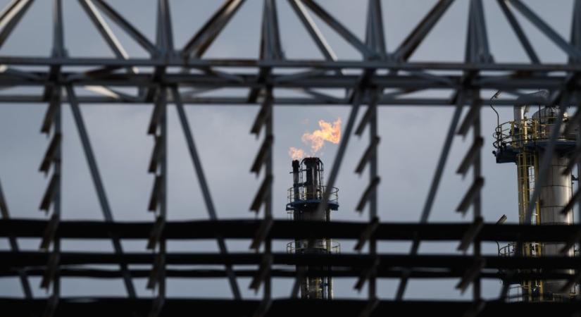 Népszava: rejtélyes okból pusztított tűz a Dunai Finomítóban, a Mol nem talált felelőst