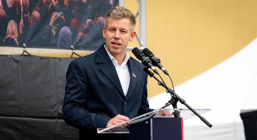 Magyar Péter feljelentést tesz a hálószobai felvétel kapcsán