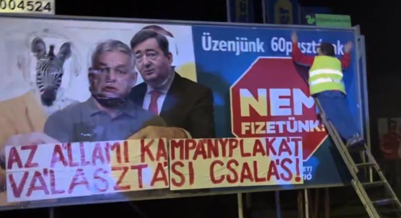 Büntetőeljárás indult a pécsi jogász ellen, aki kidekorálta a kormány egyik óriásplakátját